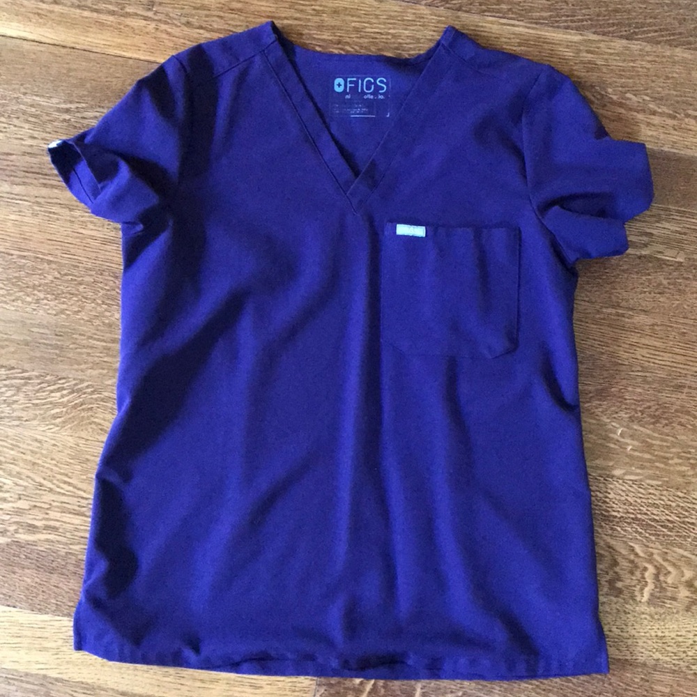 Figs scrub top